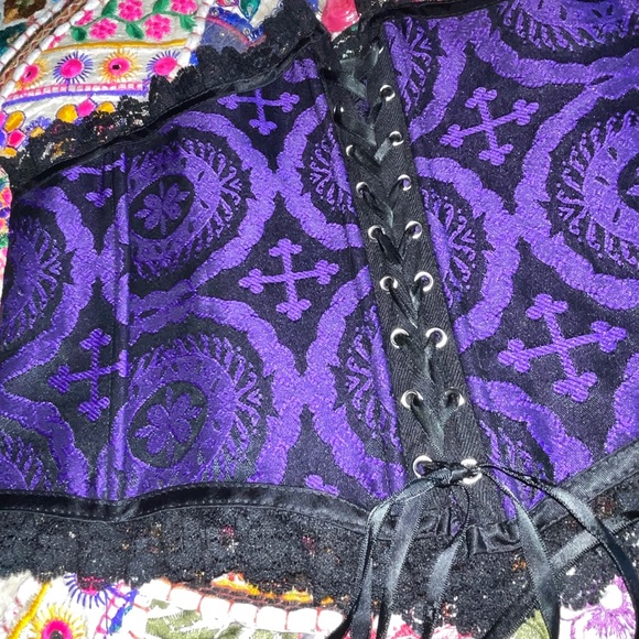 Vintage 99s y2k Goth Brocade purple cross cincher - Picture 6 of 7